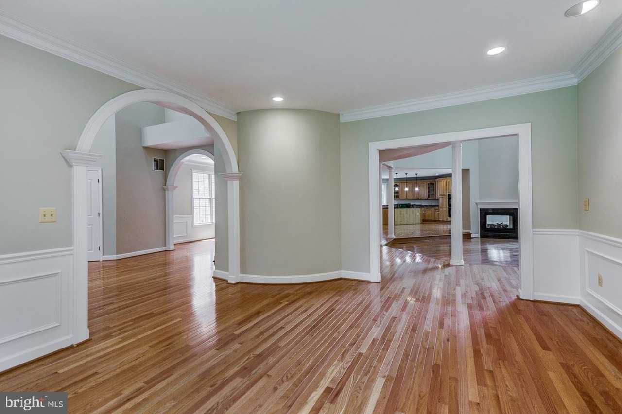 18 Nantucket Ct - Photo 7 of 37