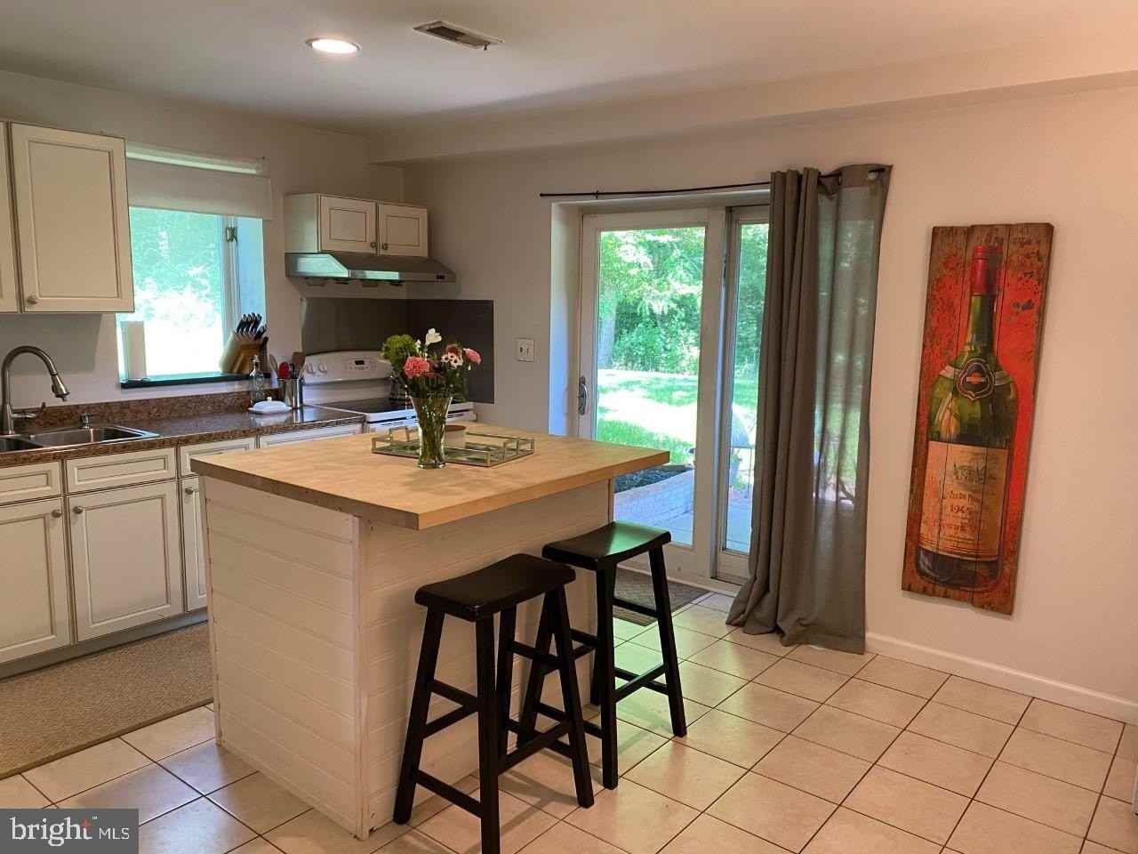 2435 Westminster Dr - Photo 4 of 26