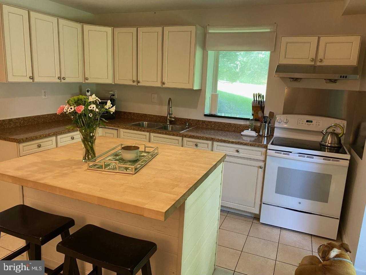 2435 Westminster Dr - Photo 5 of 26