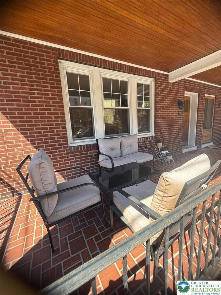 1132 Mahantongo St - Photo 2 of 33