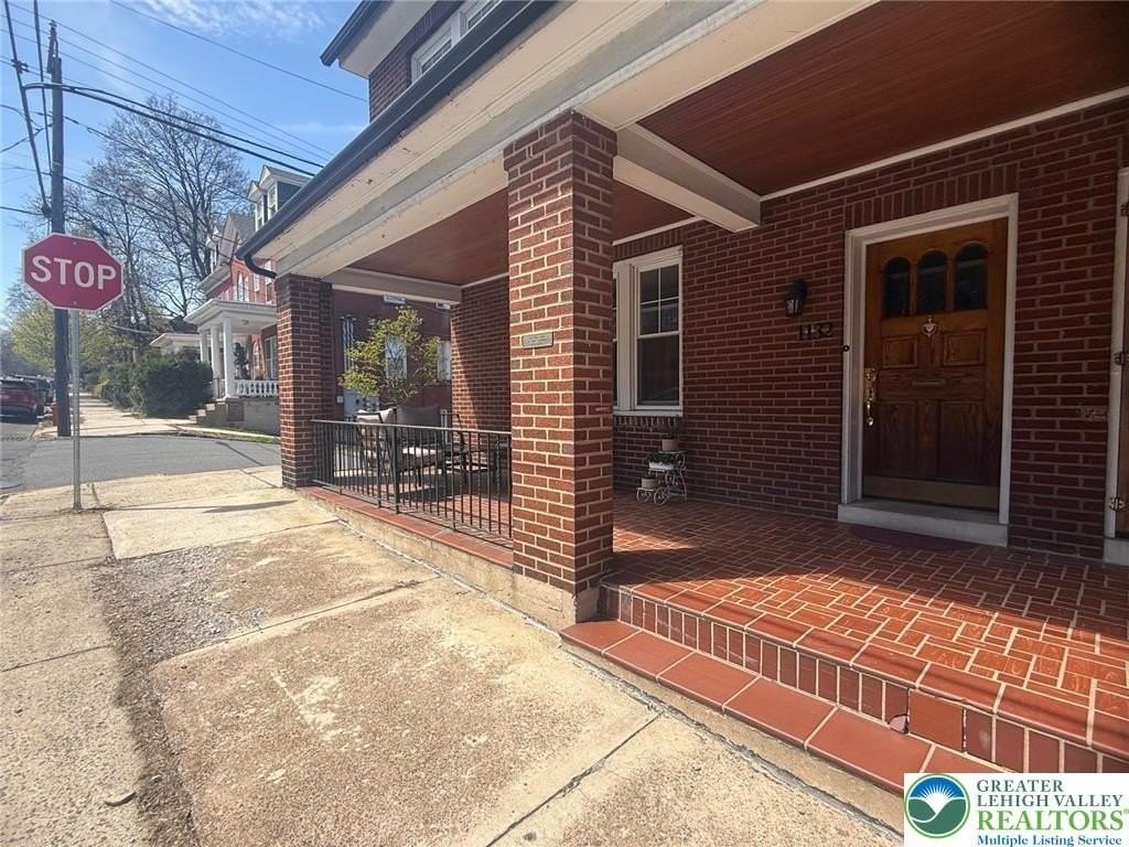 1132 Mahantongo St - Photo 3 of 33