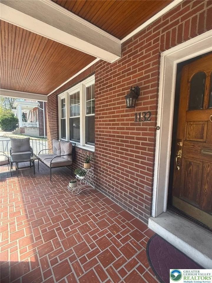 1132 Mahantongo St - Photo 5 of 33