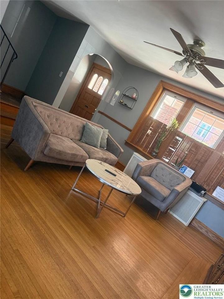 1132 Mahantongo St - Photo 7 of 33