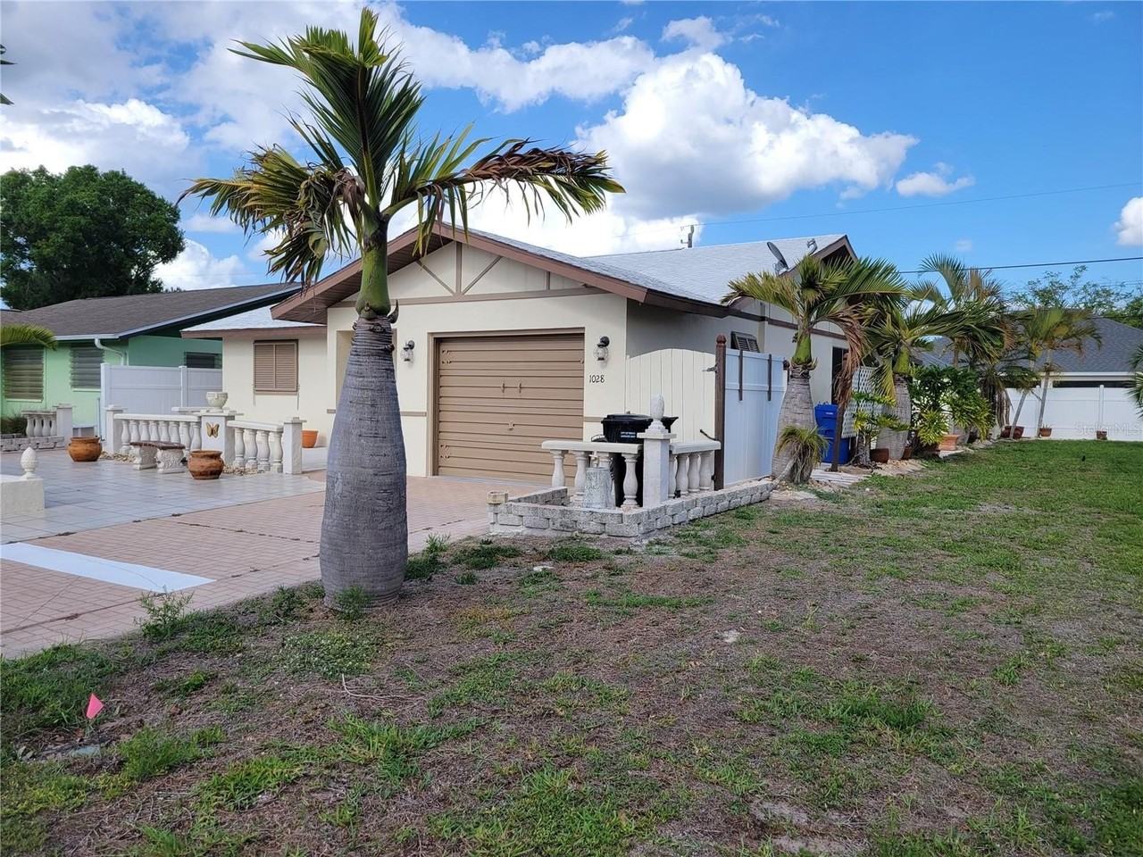 1028 Lillian St - Photo 2 of 33