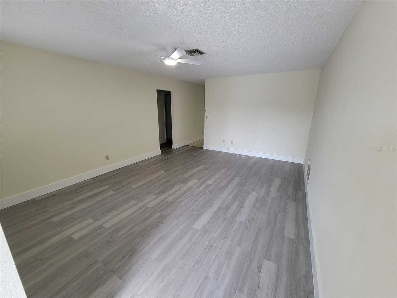 1028 Lillian St - Photo 4 of 33