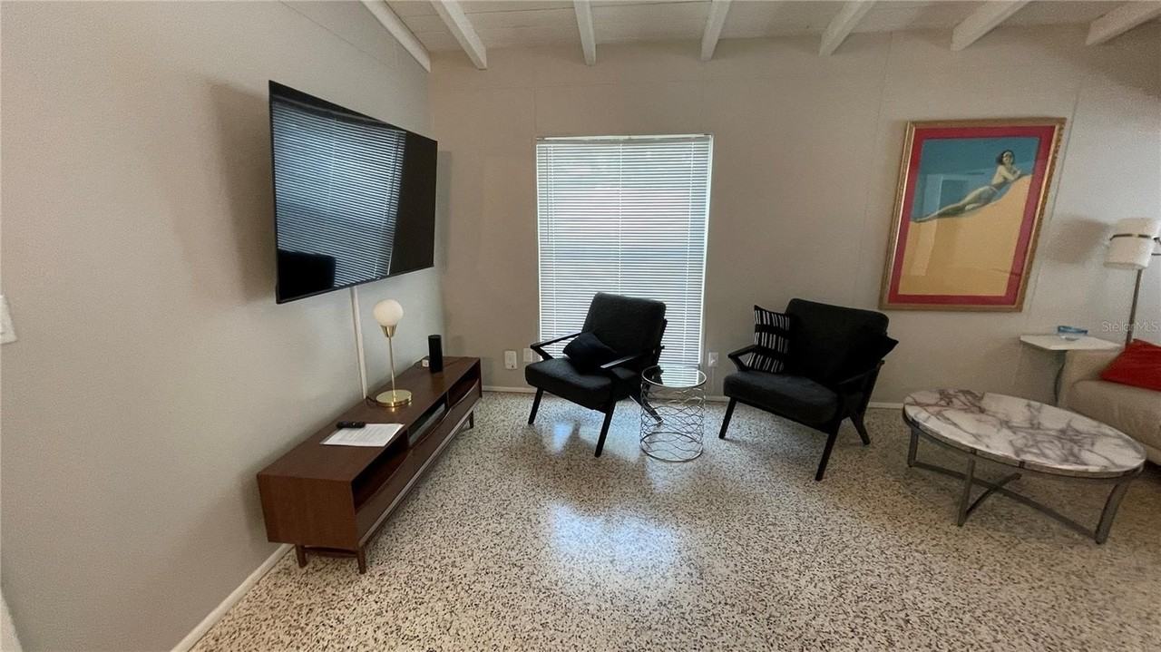 2832 Bay St - Photo 3 of 26