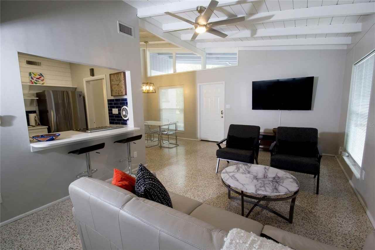 2832 Bay St - Photo 6 of 26