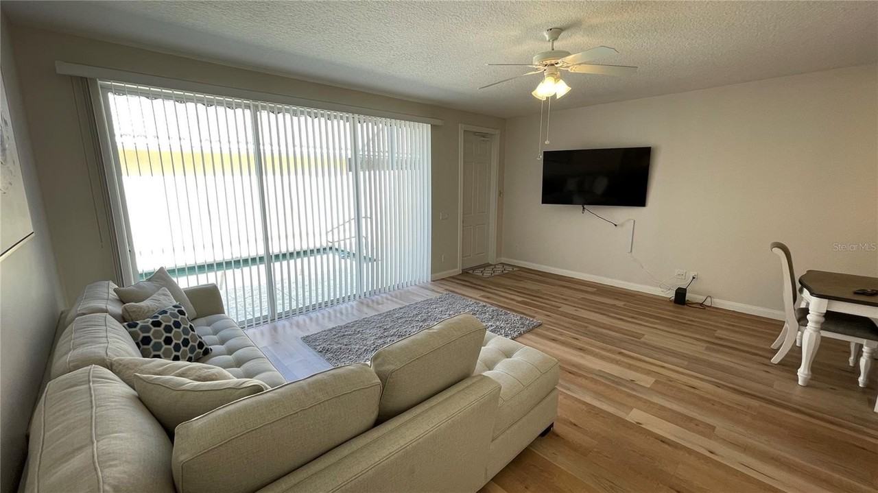 7677 Bergamo Ave - Photo 3 of 34