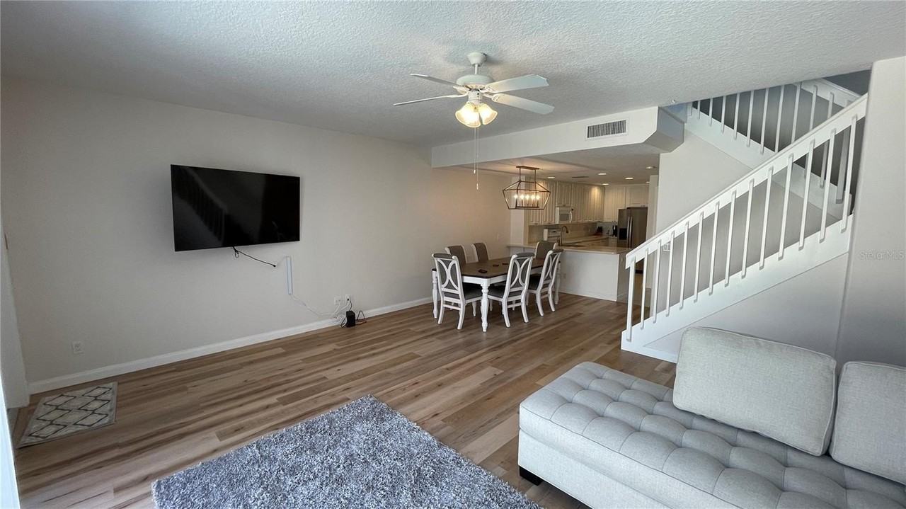 7677 Bergamo Ave - Photo 5 of 34