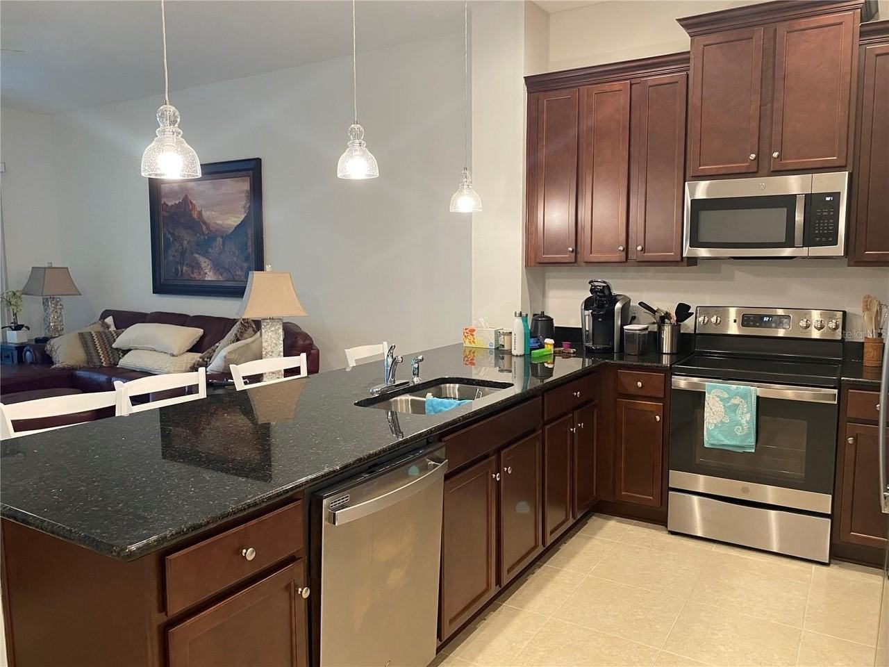 1670 Royal Ct - Photo 3 of 29