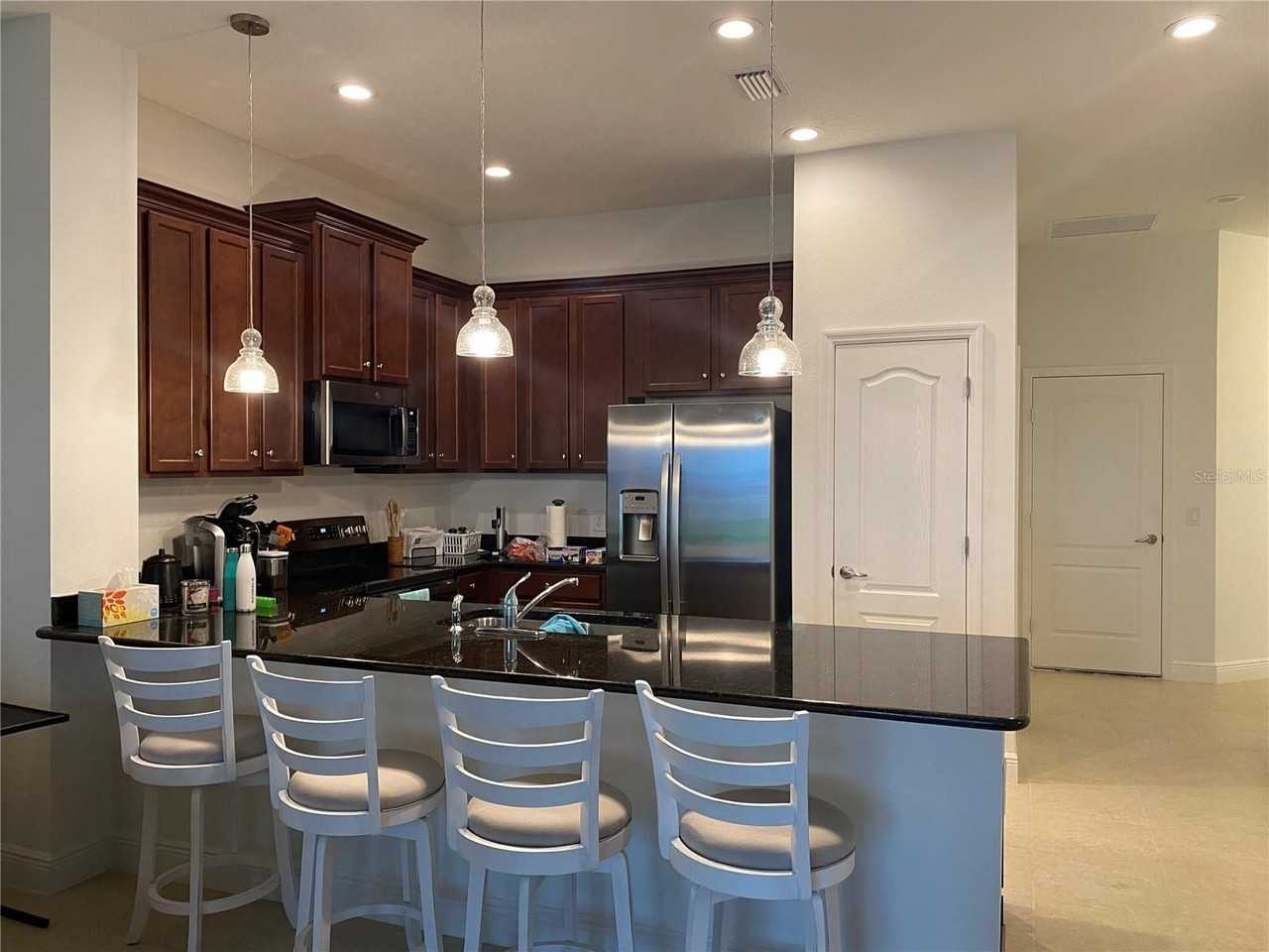 1670 Royal Ct - Photo 5 of 29