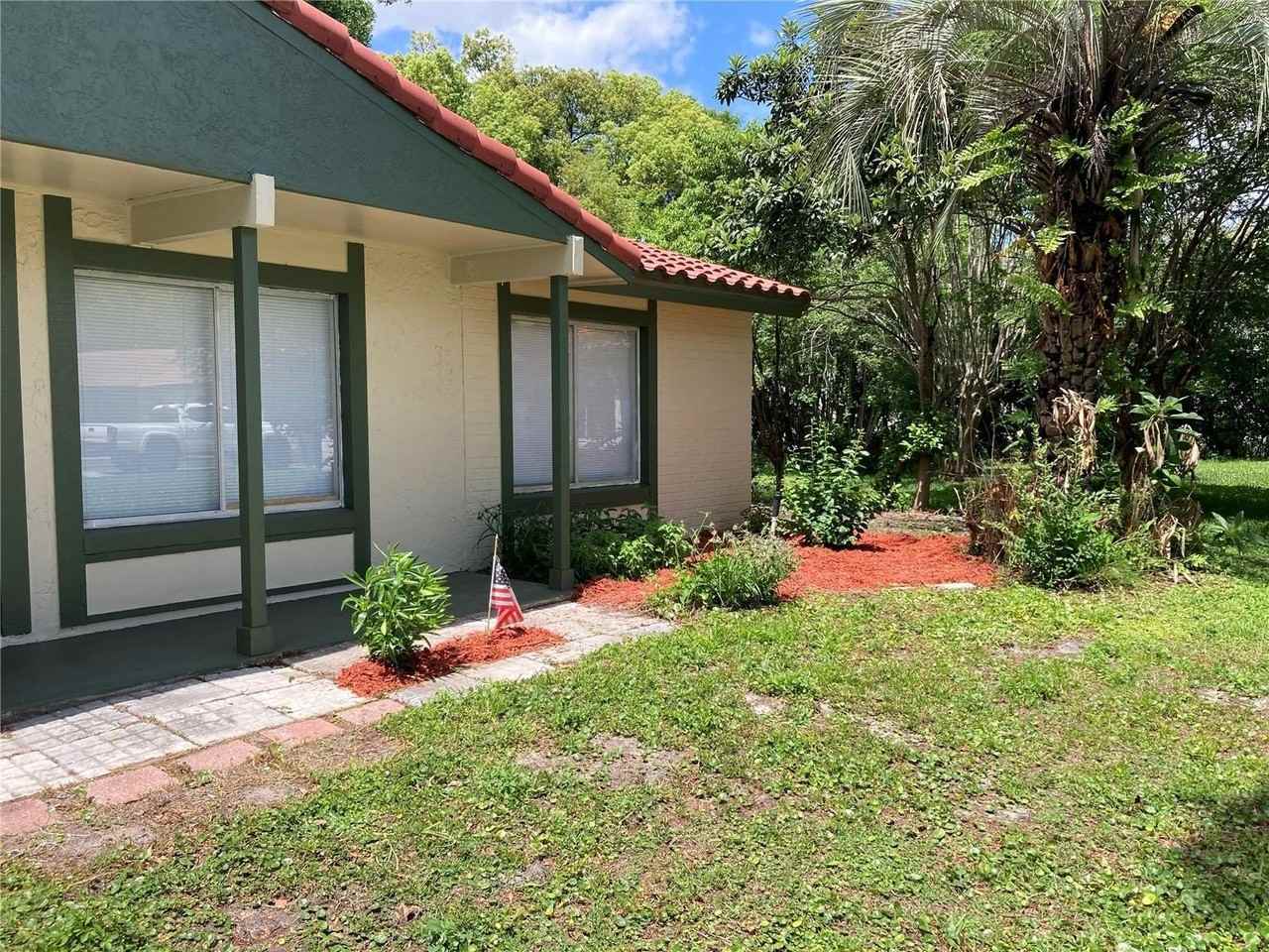 10108 Bluff Ct - Photo 2 of 19