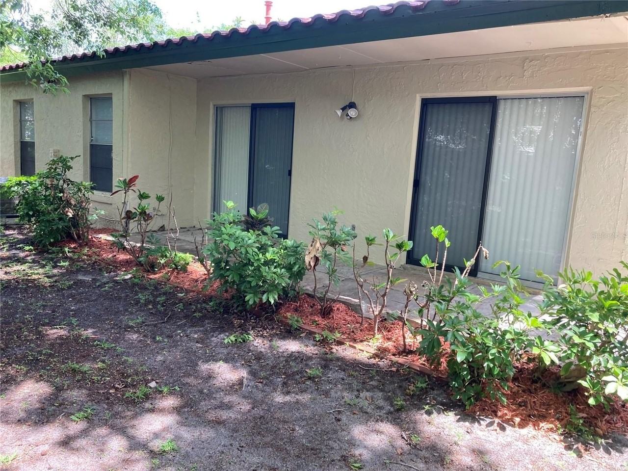 10108 Bluff Ct - Photo 3 of 19