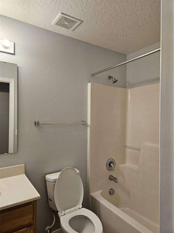 605 Blake Ave - Photo 6 of 16