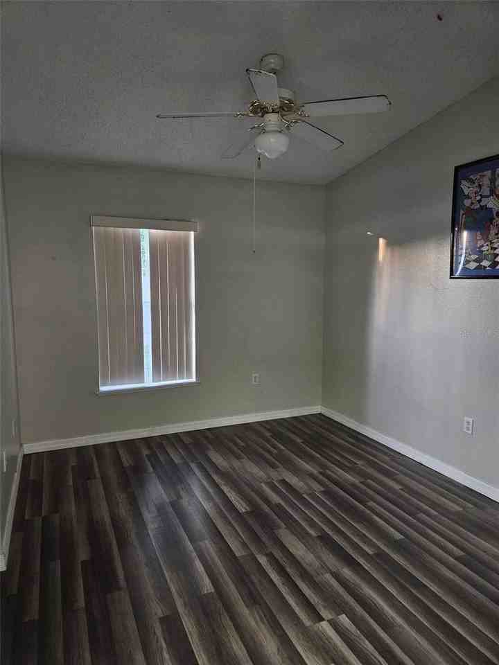 605 Blake Ave - Photo 7 of 16