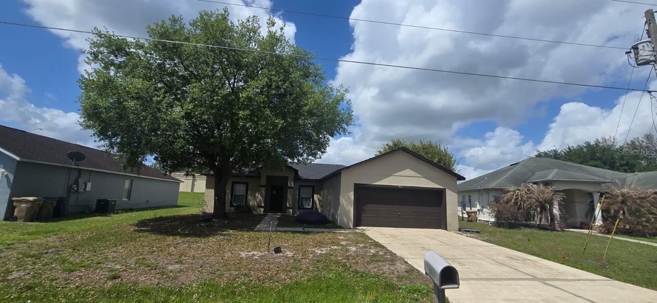 911 Gloucester Ct - Photo 2 of 11