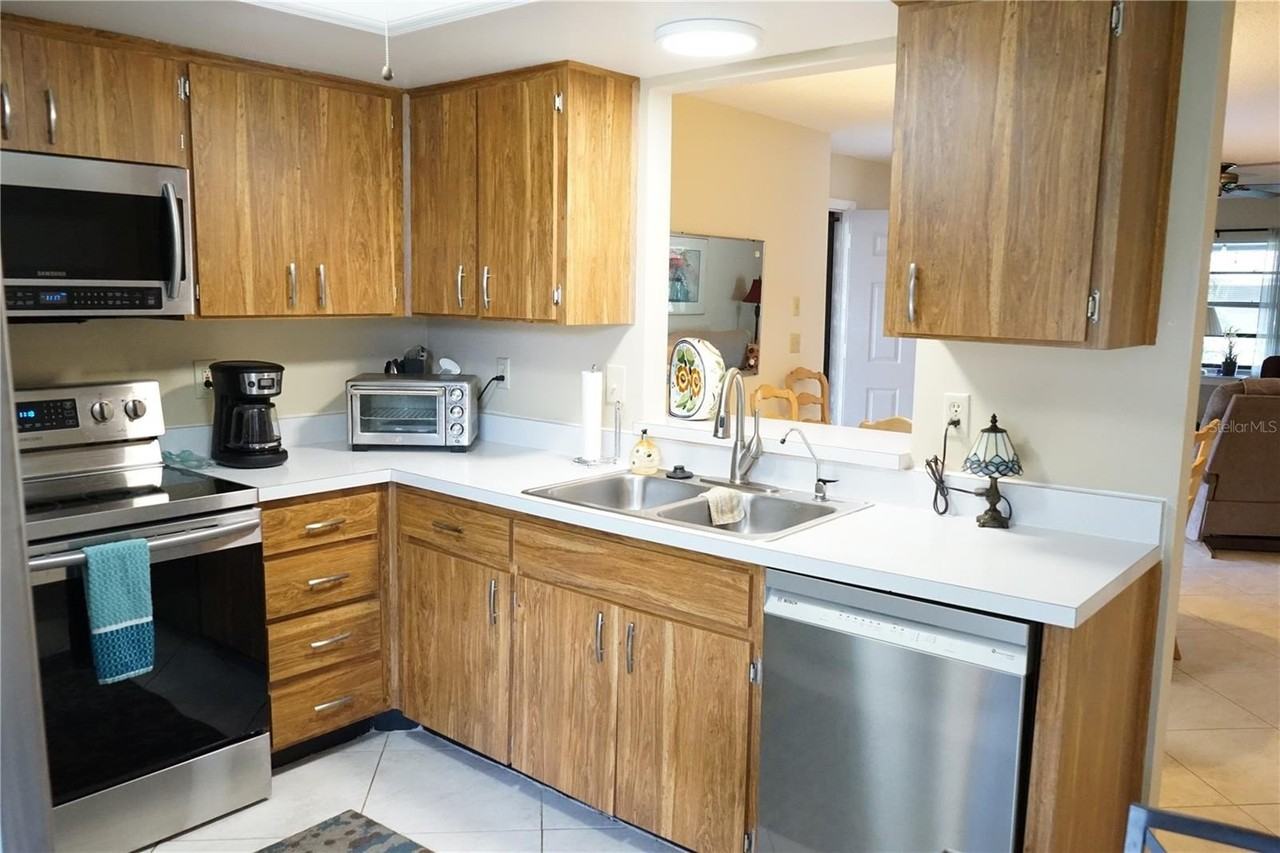 2102 Hereford Dr #513 - Photo 7 of 44