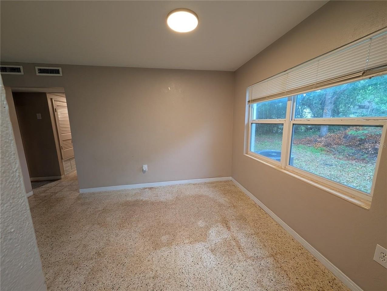 208 Oakwood Dr - Photo 5 of 14