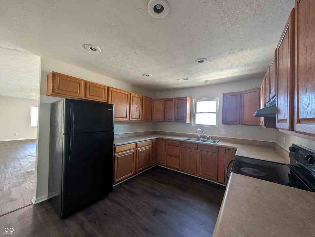 451 W 26th St - Photo 7 of 17