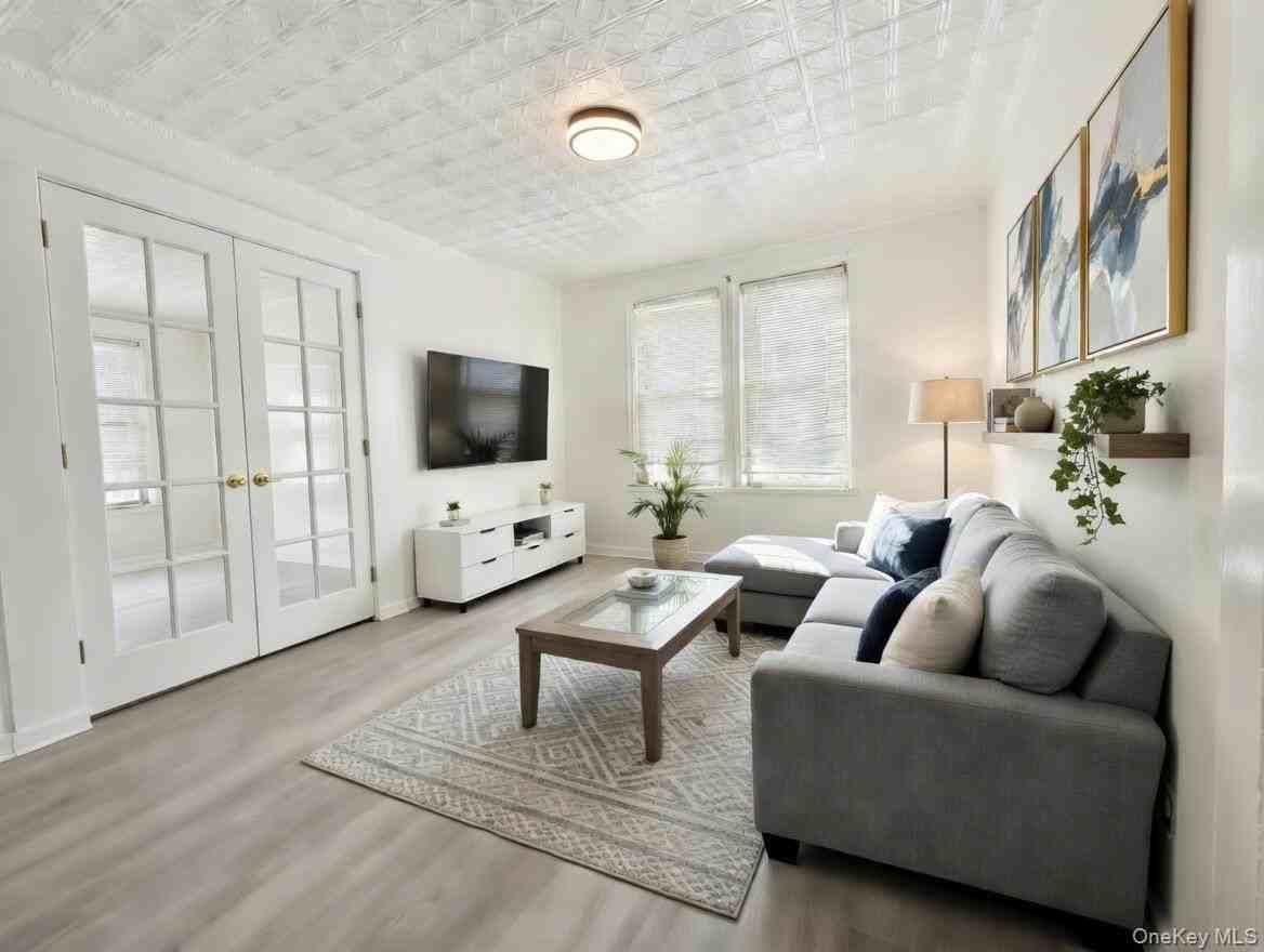 611 Saint Lawrence Ave #2 - Photo 2 of 10