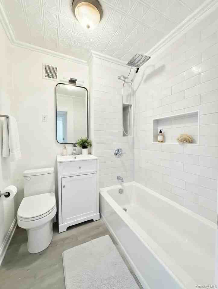 611 Saint Lawrence Ave #2 - Photo 6 of 10