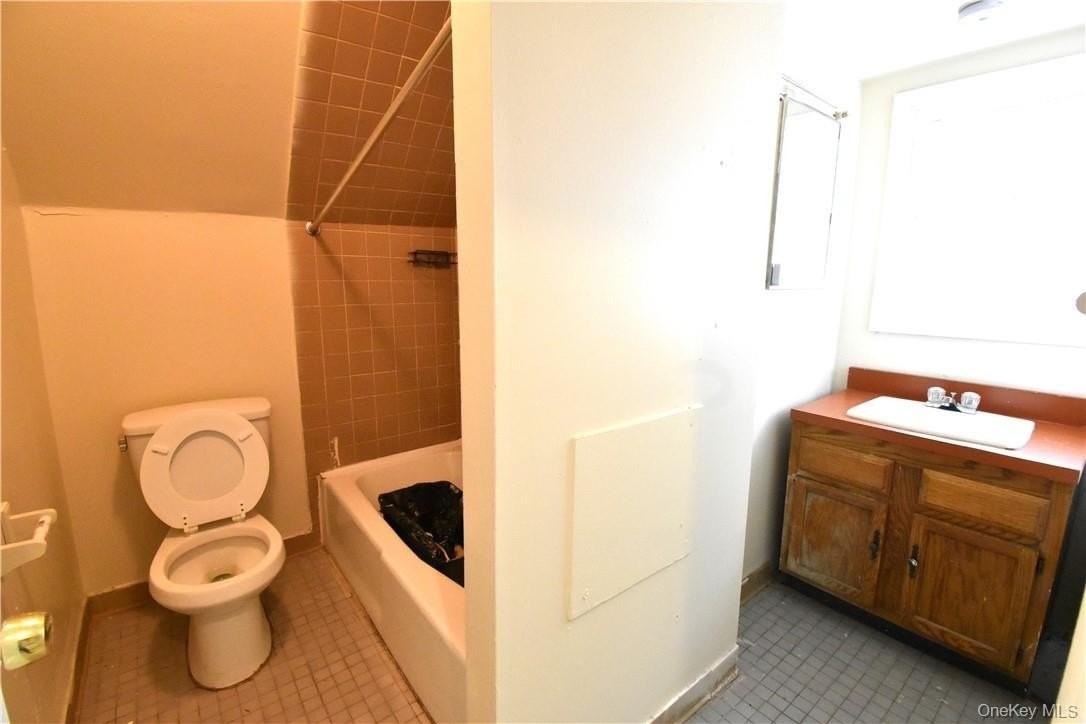 70 High St Apt 5 - Photo 6 of 7