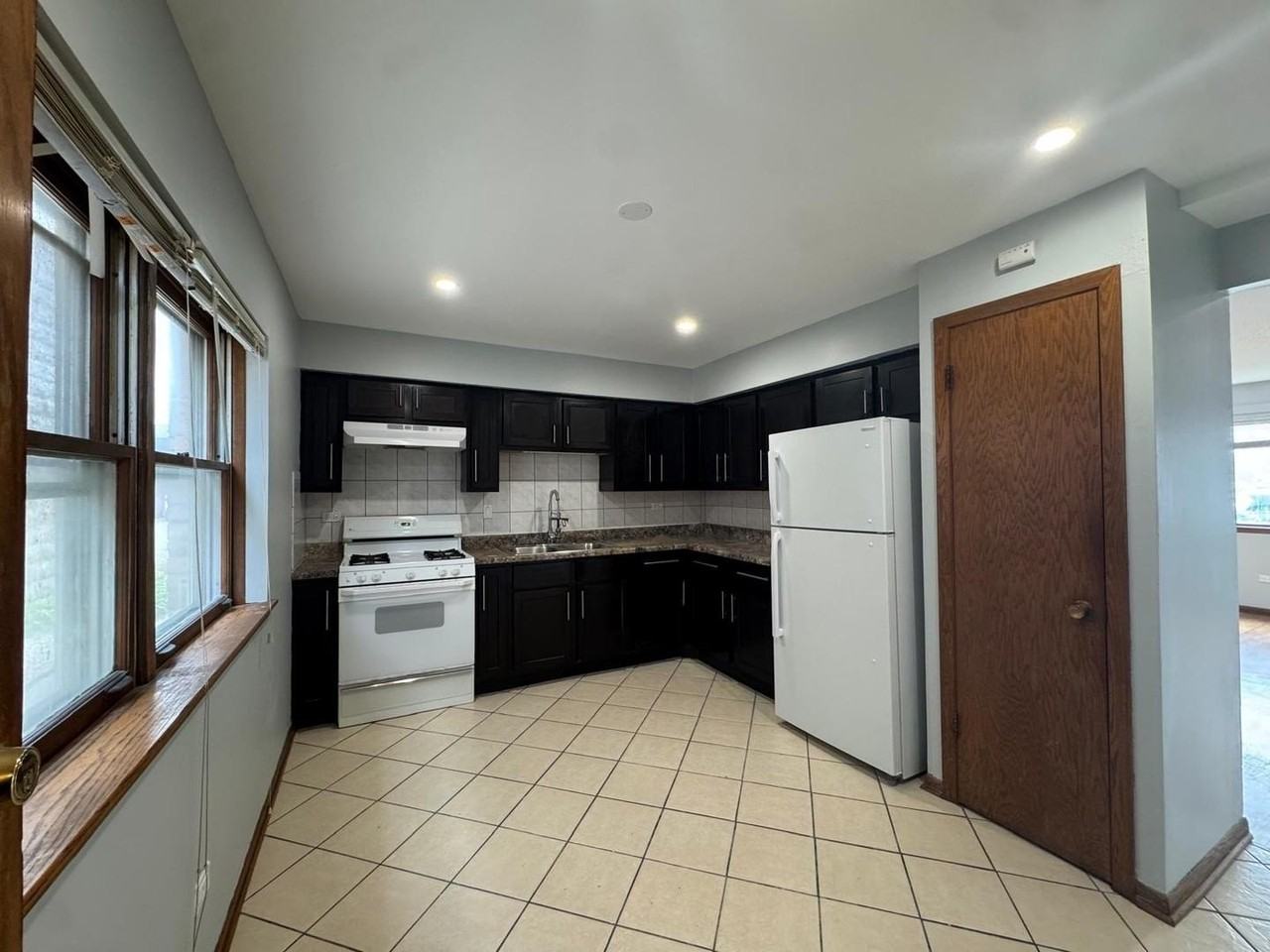 6543 16th St Apt 6 - Photo 3 of 9