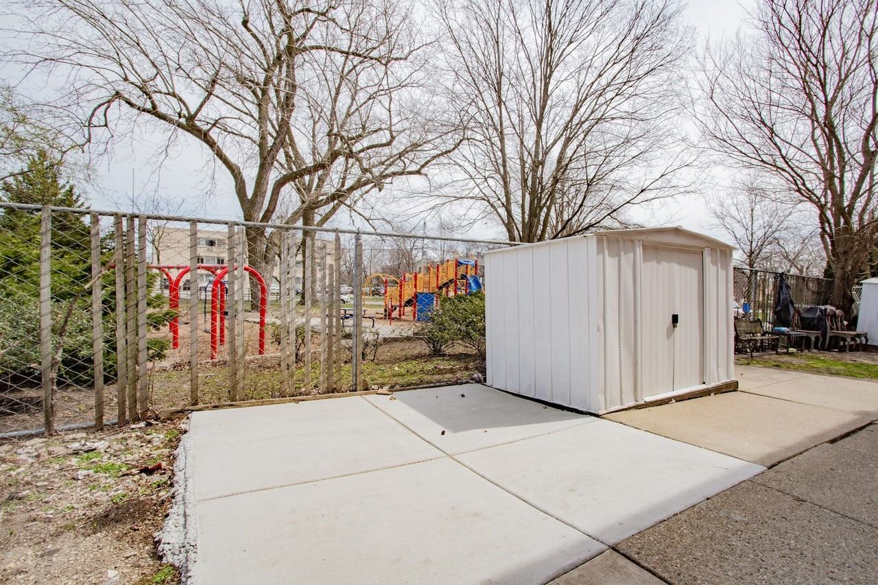 4852 Carol St Unit D - Photo 5 of 27