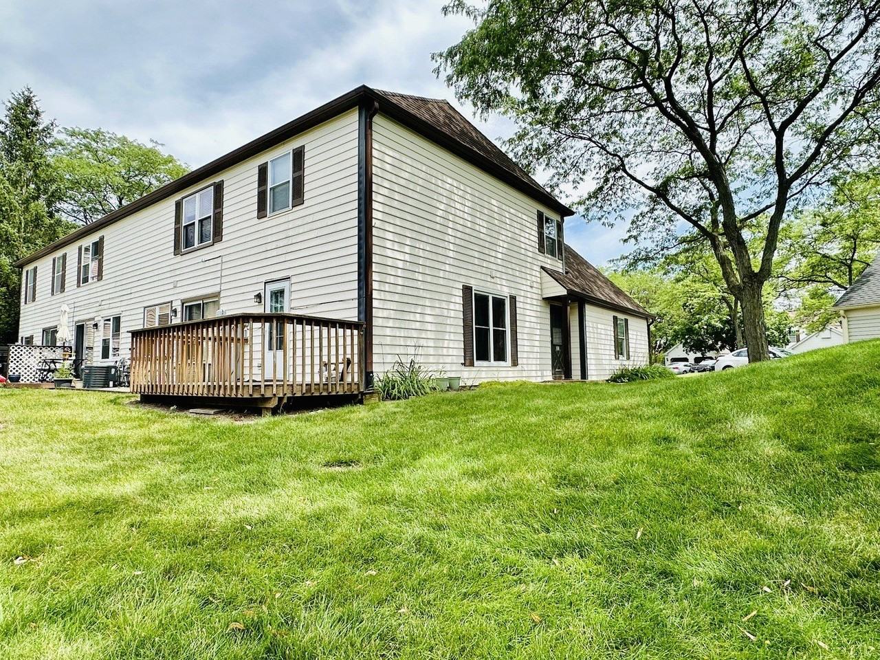 2450 Devonshire Ct - Photo 2 of 16