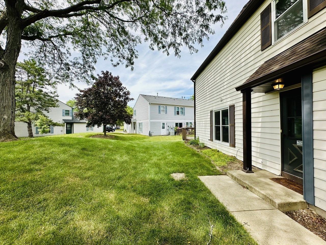 2450 Devonshire Ct - Photo 4 of 16