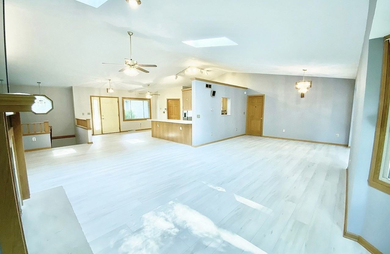 3121 Carefree Dr - Photo 6 of 29