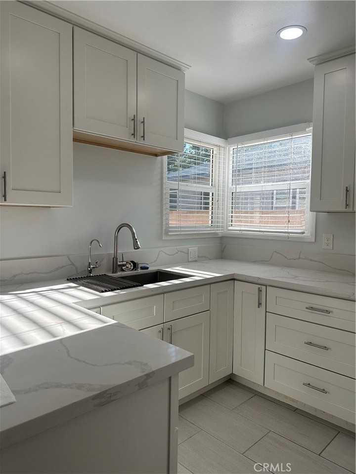 748 W Colorado Blvd - Photo 4 of 12