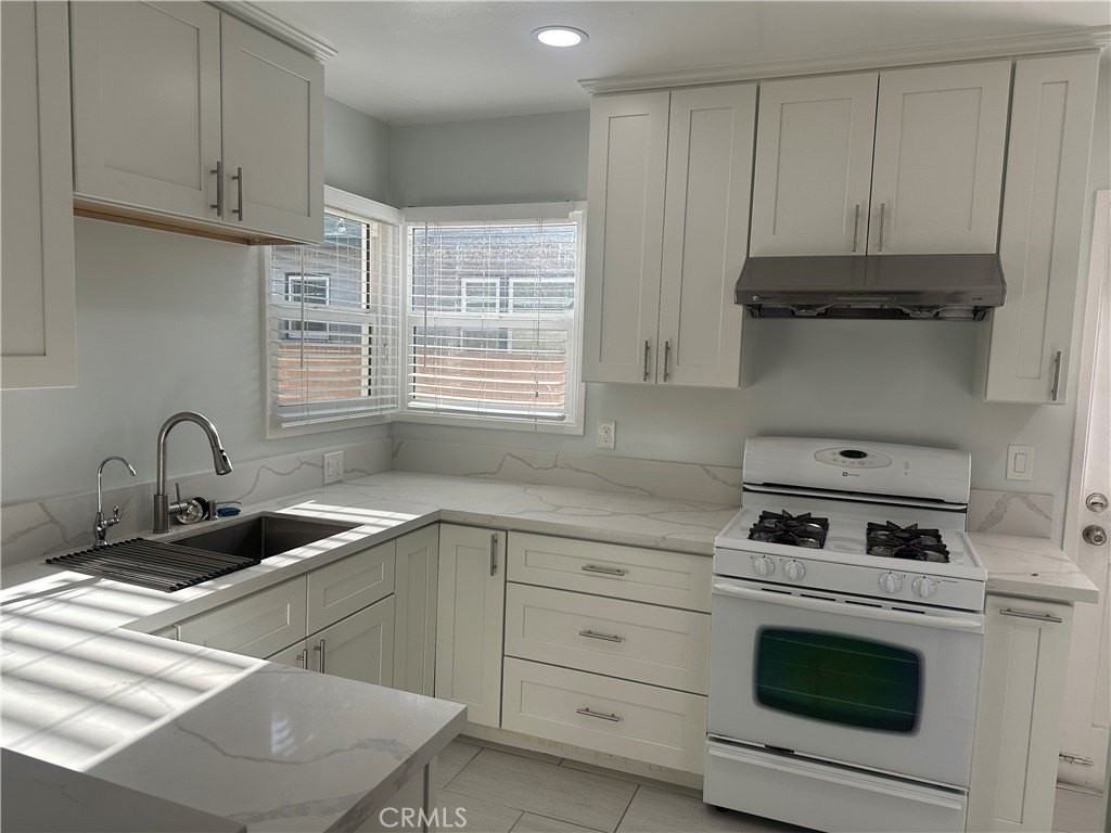 748 W Colorado Blvd - Photo 5 of 12