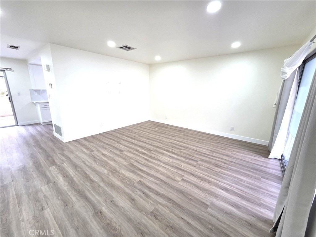 129 California St - Photo 2 of 14