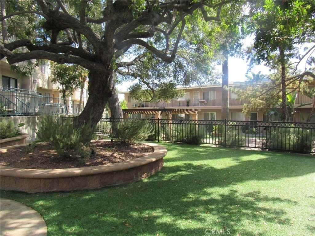 2940 Montrose Ave #2 - Photo 2 of 14