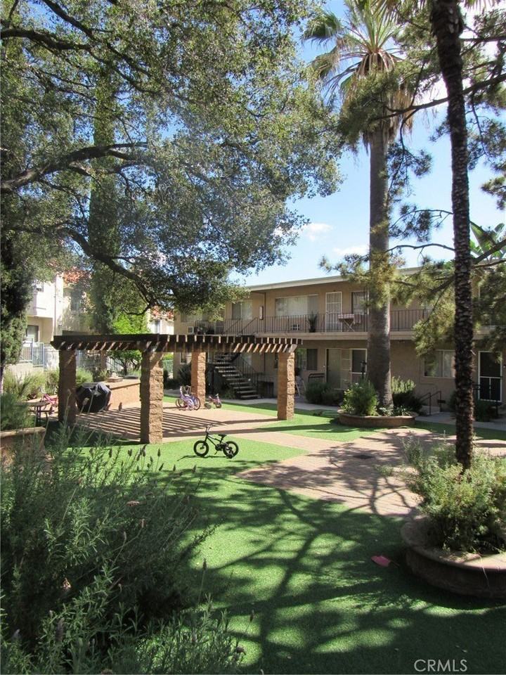 2940 Montrose Ave #2 - Photo 4 of 14