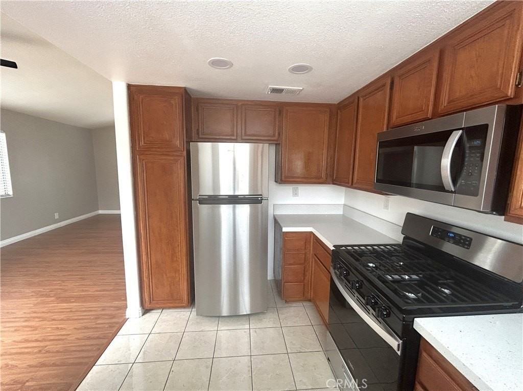 2538 Sundial Dr - Photo 5 of 25