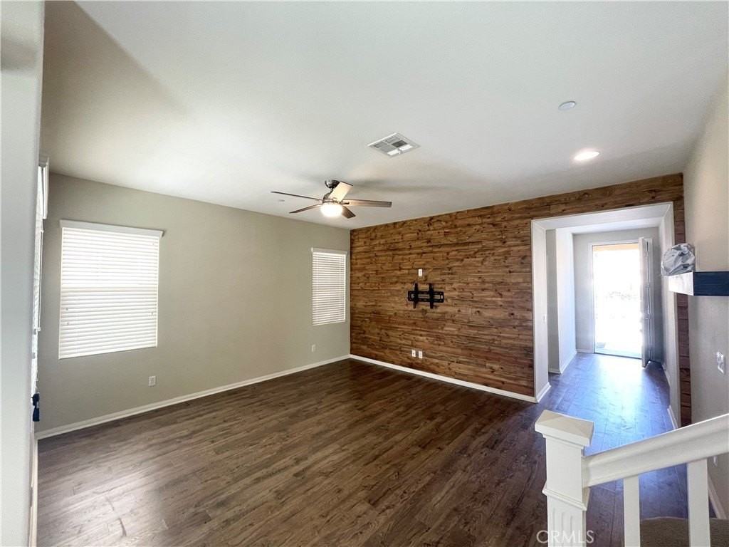 11829 Greenbrier Ln - Photo 4 of 14