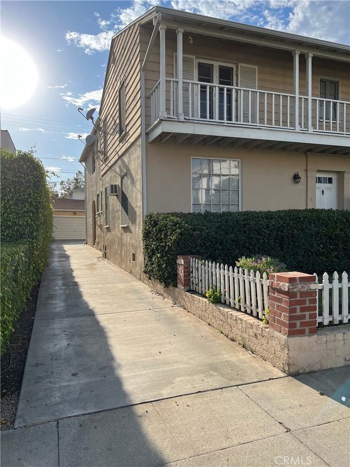 425 S Palm Dr - Photo 4 of 28