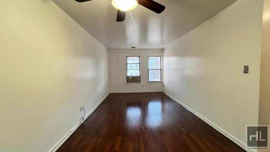 405 Halsey St - Photo 3 of 10