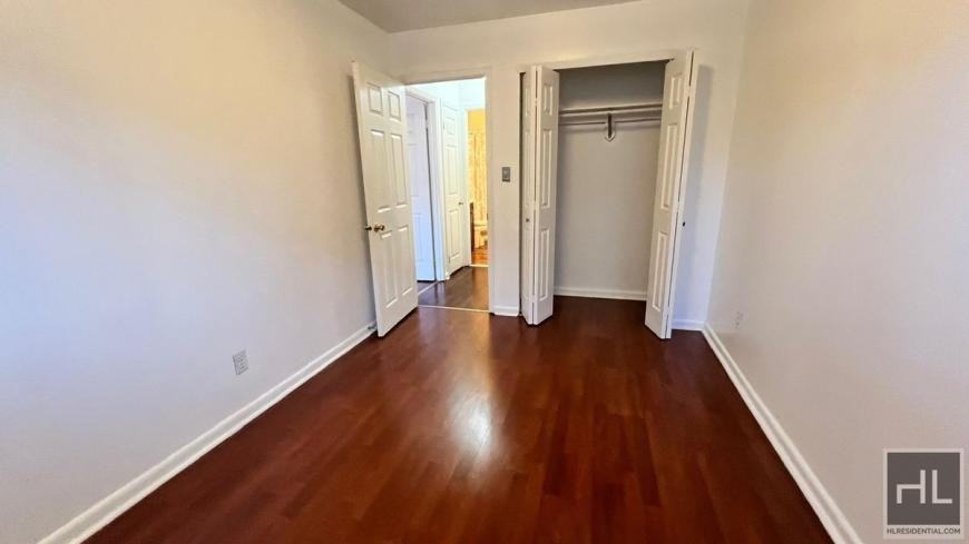 405 Halsey St - Photo 6 of 10