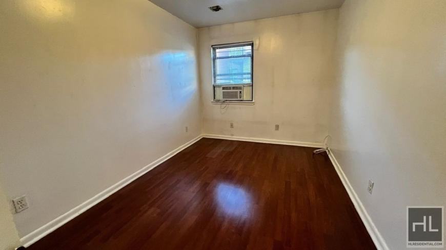 405 Halsey St - Photo 7 of 10