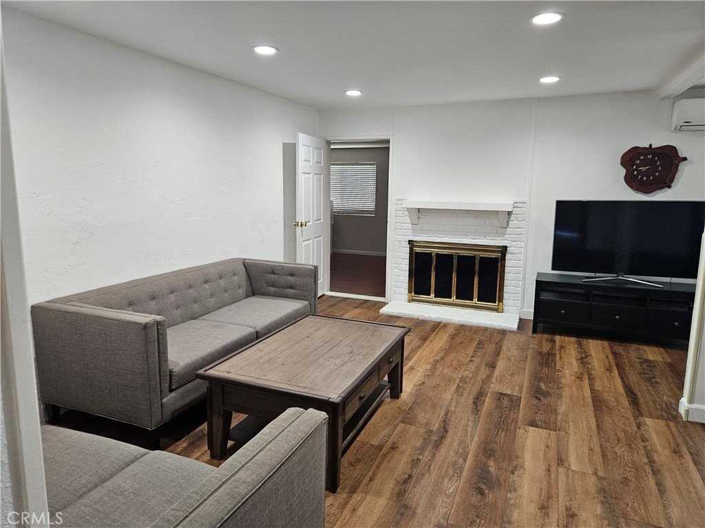 11732 Steele Dr - Photo 2 of 21