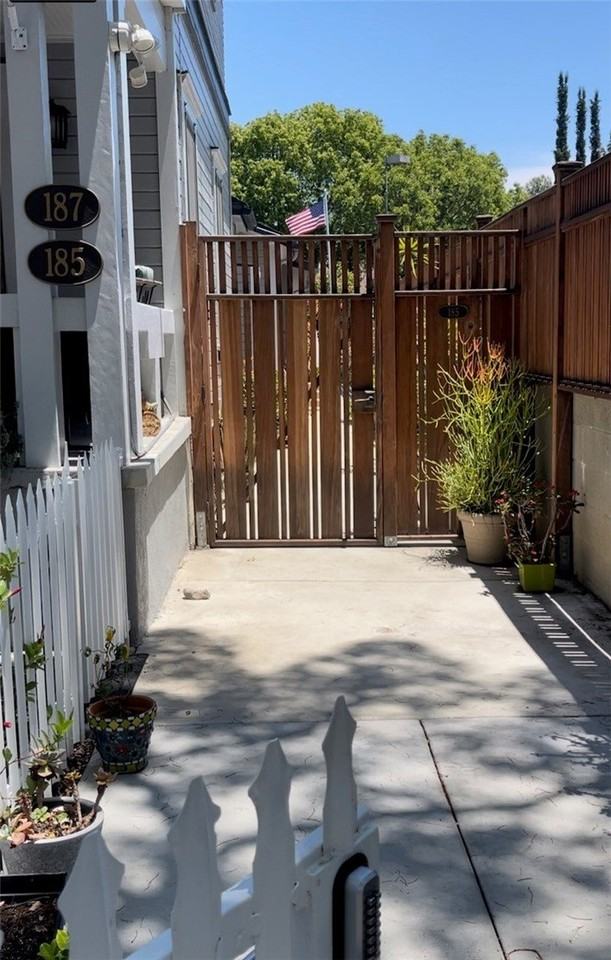 185 N Grand St - Photo 2 of 21