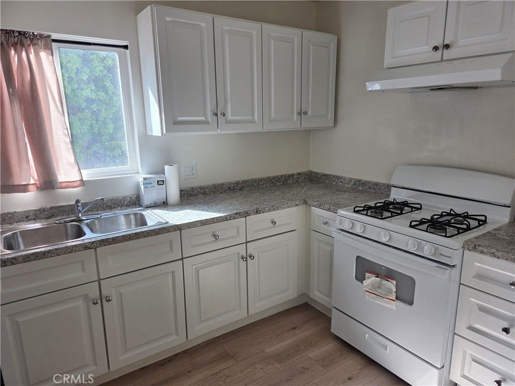 24425 Hawthorne Blvd #C - Photo 5 of 9