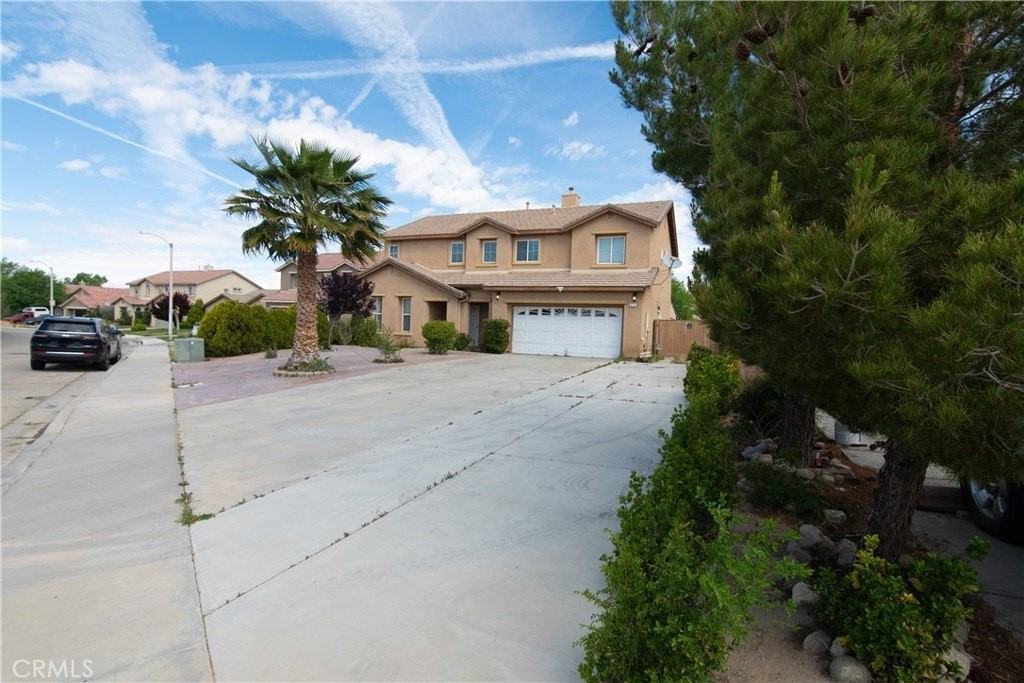 619 W Avenue H13 - Photo 3 of 50