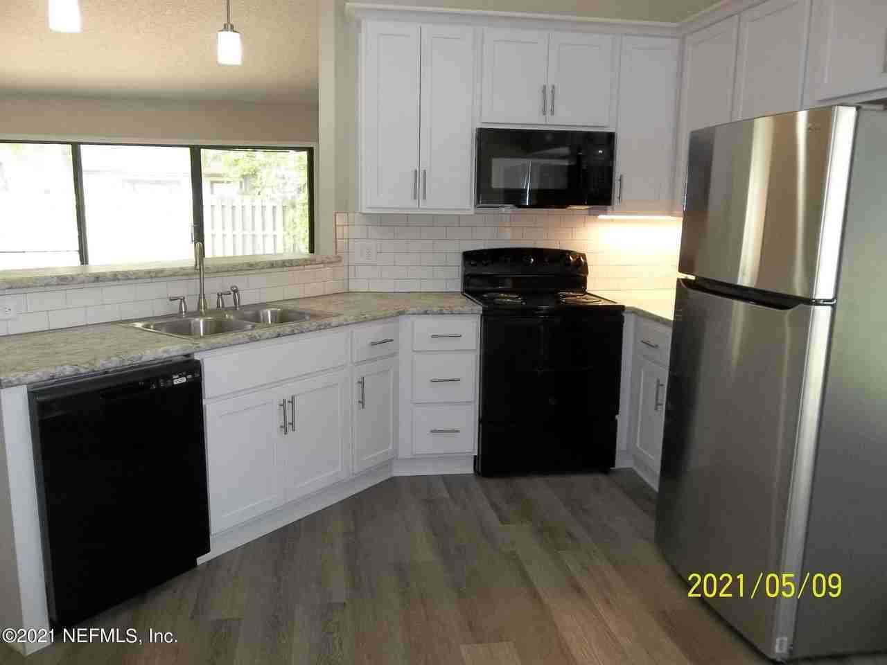 8072 Kilwinning Ln - Photo 4 of 27