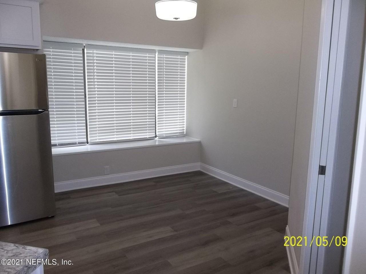 8072 Kilwinning Ln - Photo 5 of 27