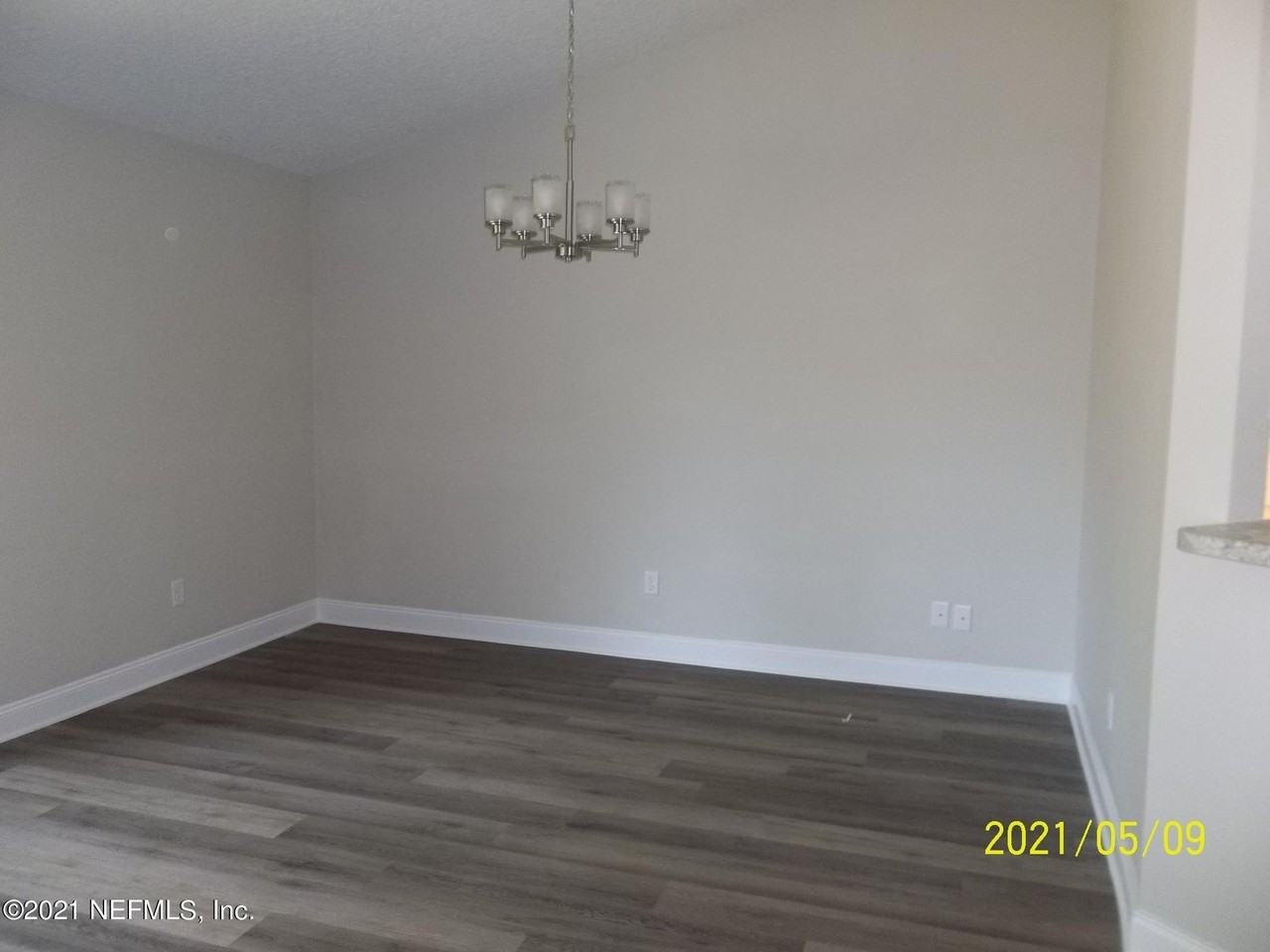 8072 Kilwinning Ln - Photo 7 of 27