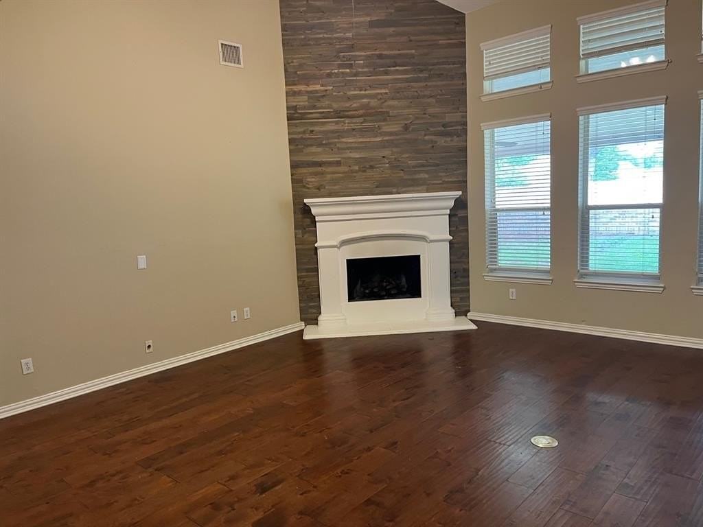 5800 Youngworth Dr - Photo 5 of 20